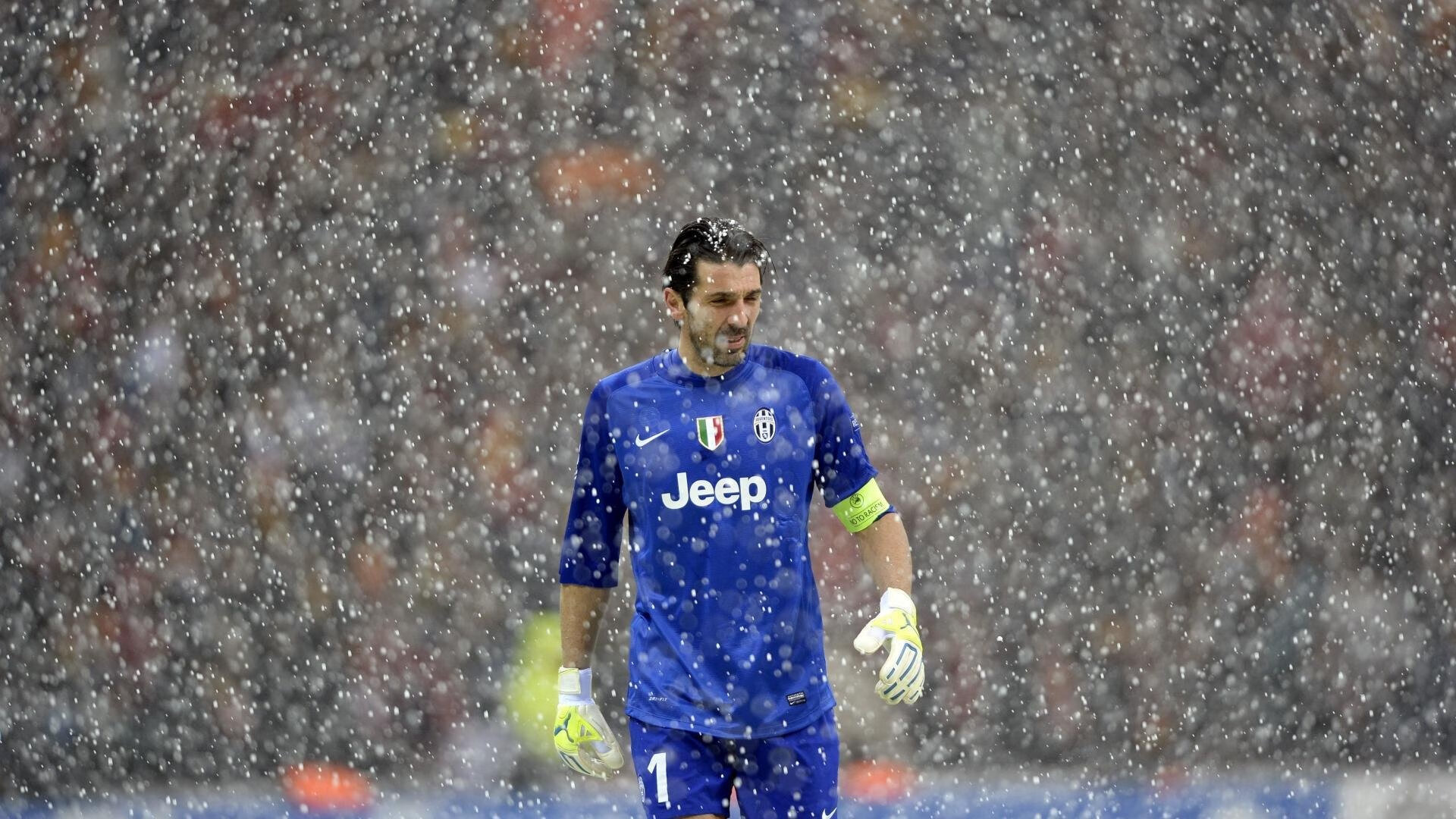 中国女篮的坚持成为无数人心中的榜样，中国女篮的精神